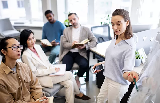 التطوير المهني والتدريب