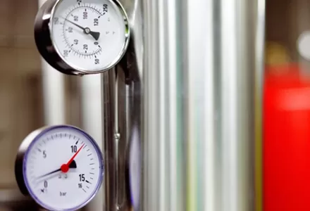 جهاز استشعار الضغط مقابل بريسوستات: فهم الاختلافات واختيار الصحيح منها