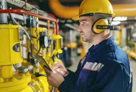 مفاتيح الضغط مع التكنولوجيا في جميع أنحاء العالم