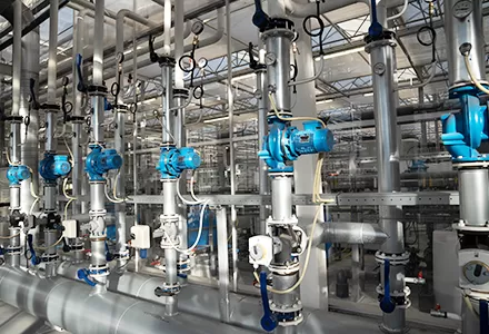 الدور الحاسم لمستشعرات الضغط والتدفق والبيئة في عمليات صناعة البتروكيماويات