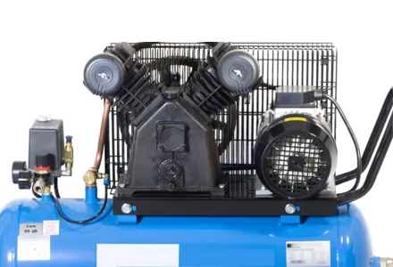 العمل بين ضواغط الهواء ومفاتيح الضغط